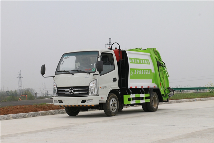 許昌壓縮垃圾車哪里有賣_許昌壓縮垃圾車現(xiàn)車_壓縮垃圾車廠家