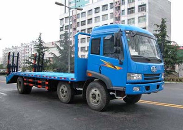 新車解放前四后四平板車價格解放小三軸平板運輸車報價新車解放平板車