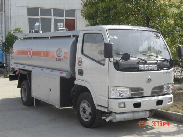 3噸小型加油車(chē)價(jià)格，東風(fēng)小金霸油罐車(chē)圖片，運(yùn)油車(chē)配置參數(shù)