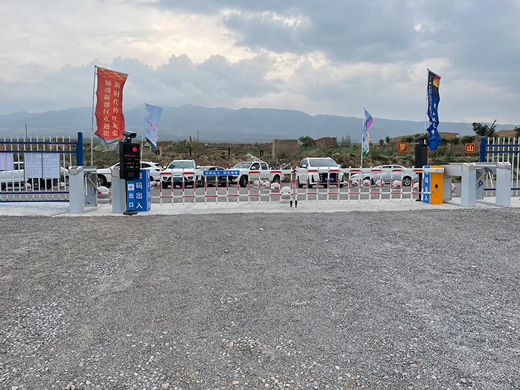 寧夏安裝道閘停車道閘銀川小區(qū)道閘寧夏空降道閘廠家銷售鴻杰安