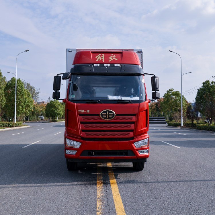 解放6.8米冷藏車(chē)海鮮蔬菜冷鏈車(chē)6米8尊享版冷凍車(chē)