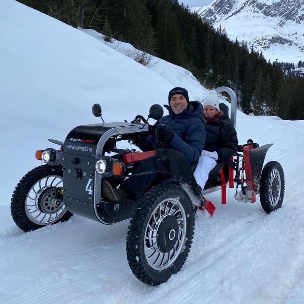 出租用蜘蛛車越野車雪地爬行車沙漠穿行四輪電動(dòng)四輪車