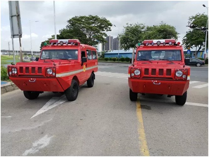 高性能越野型水陸兩棲車消防救援應(yīng)急搶險(xiǎn)必備利器