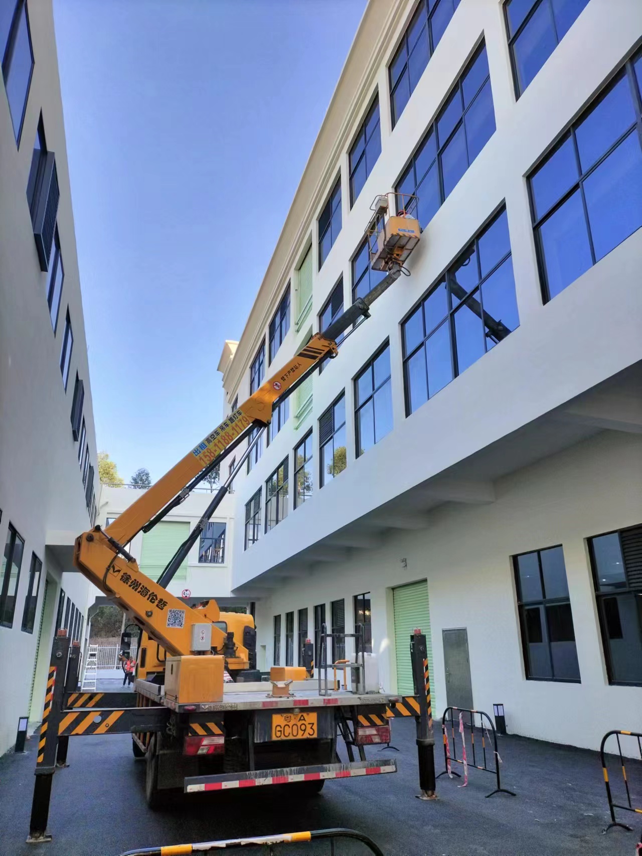 本地就近曲臂車高空車租賃用于高空作業(yè)安裝維修出租靈活