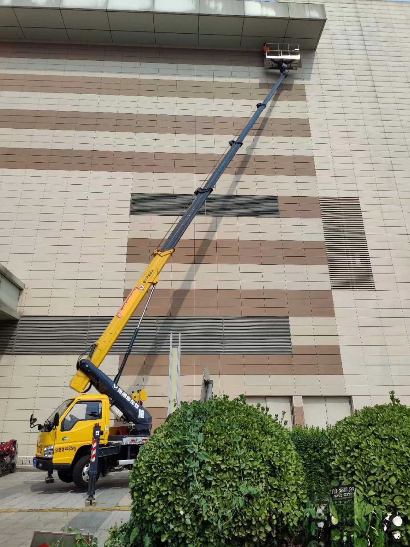 祥順機(jī)械長期供應(yīng)路燈車登高車高空車吊籃車出租租期靈活就近派車