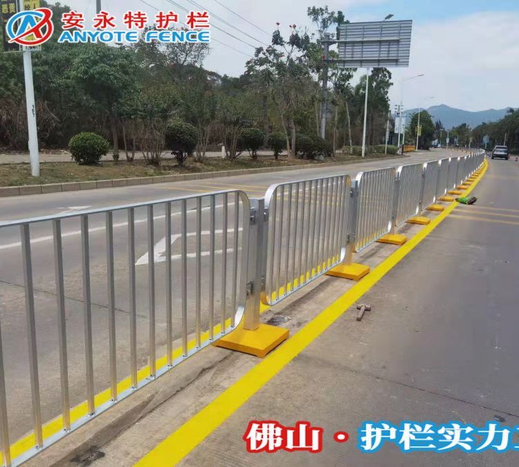 城市道路隔離欄交通市政護(hù)欄公路隔離圍欄防護(hù)欄