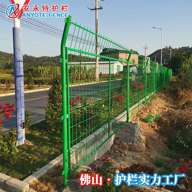 高速公路護(hù)欄網(wǎng)圈地養(yǎng)殖網(wǎng)果園隔離柵欄鐵絲