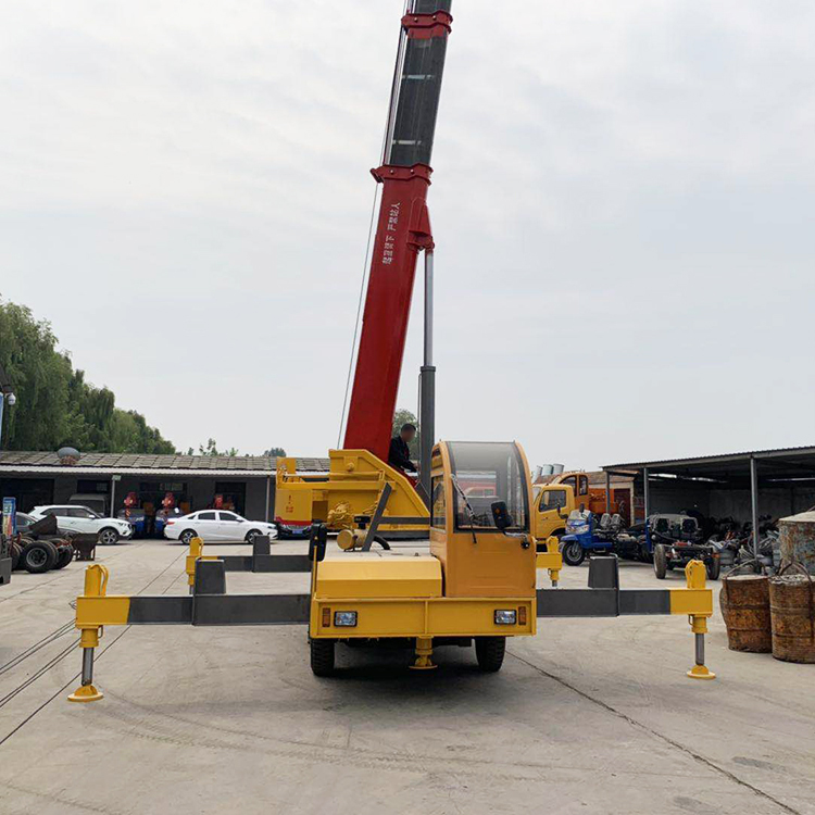 小型廠家自制汽車底盤行吊車6噸8農用工地起重機12噸16變形金剛吊