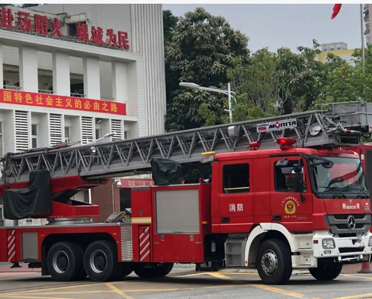 24噸奔馳大型水罐泡沫消防車化工車油廠應急滅火車需定制