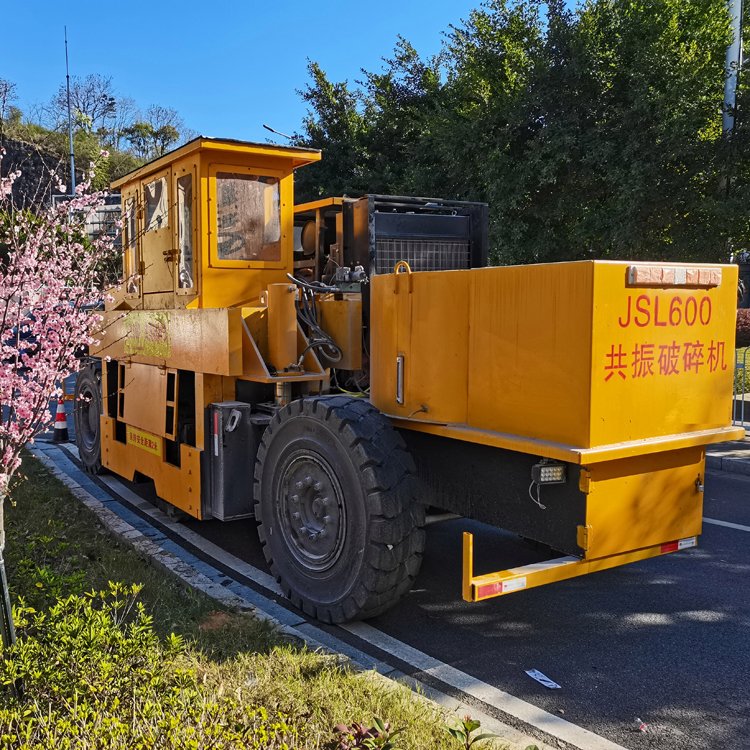 巨盛路面共振破碎機(jī)筑養(yǎng)路機(jī)械售后完善服務(wù)較好