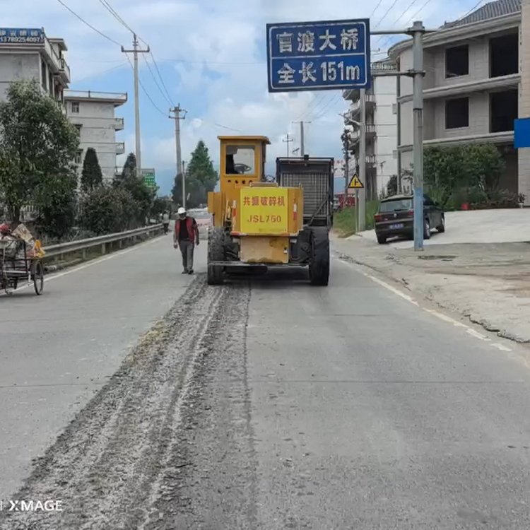 巨盛路面共振破碎機(jī)品質(zhì)卓越團(tuán)隊(duì)專(zhuān)業(yè)實(shí)力雄厚