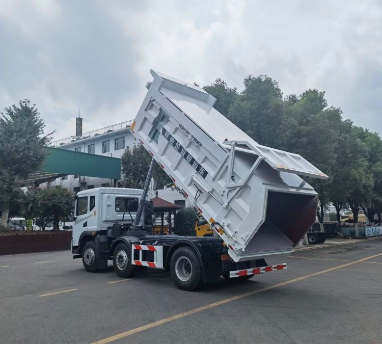 輕量化污泥清運車國六東風(fēng)華神密封式污泥自卸車