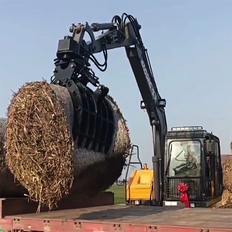 輪式挖機(jī)抓草機(jī)抓圓草包方包用裝卸車用抓機(jī)四驅(qū)八輪抓木機(jī)