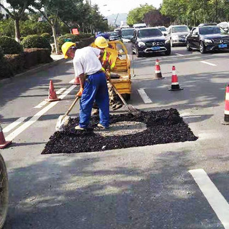 廠家_瀝青冷補料批發(fā)_公路冷補混合料市區(qū)道路搶修材料_開袋即用