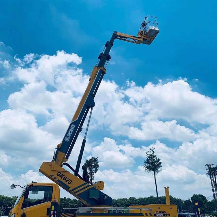 祥特新會曲臂高空作業(yè)車出租廠房搭建用升降機路燈工程車租賃