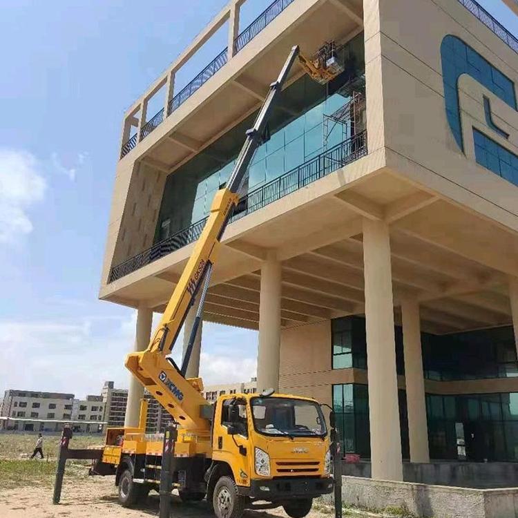 祥特佛山順德路燈車出租高空作業(yè)車租賃升降舉人平穩(wěn)性好