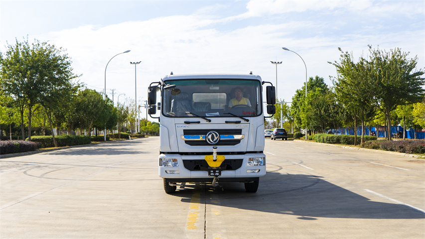 東風(fēng)D9灑水車12-15方城市綠化噴灑車各種車型分期來廠看車包接送