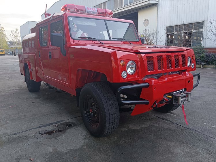 小型森林皮卡消防車北汽四驅(qū)消防供水車勇士雙排2噸灑水巡邏滅火