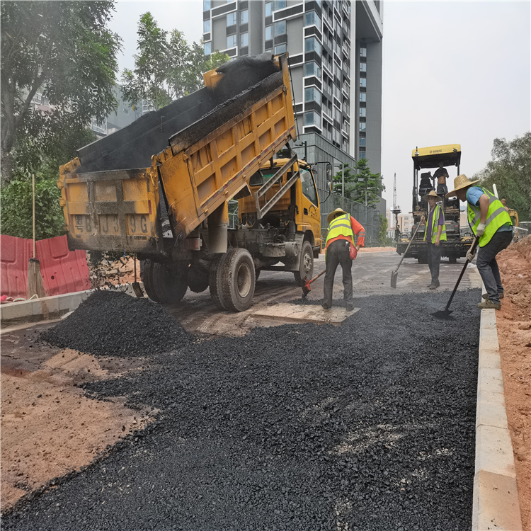 路易通攤鋪機道路鋪設道路瀝青修補改性瀝青