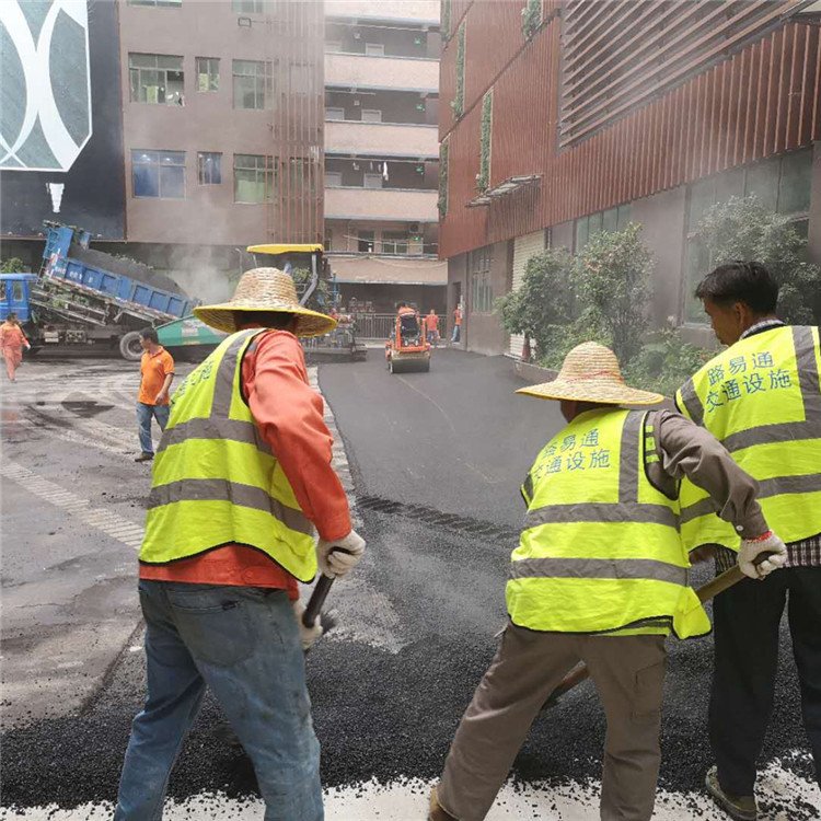 馬路瀝青攤鋪材料供應(yīng)小區(qū)鋪5公分瀝青路面施工