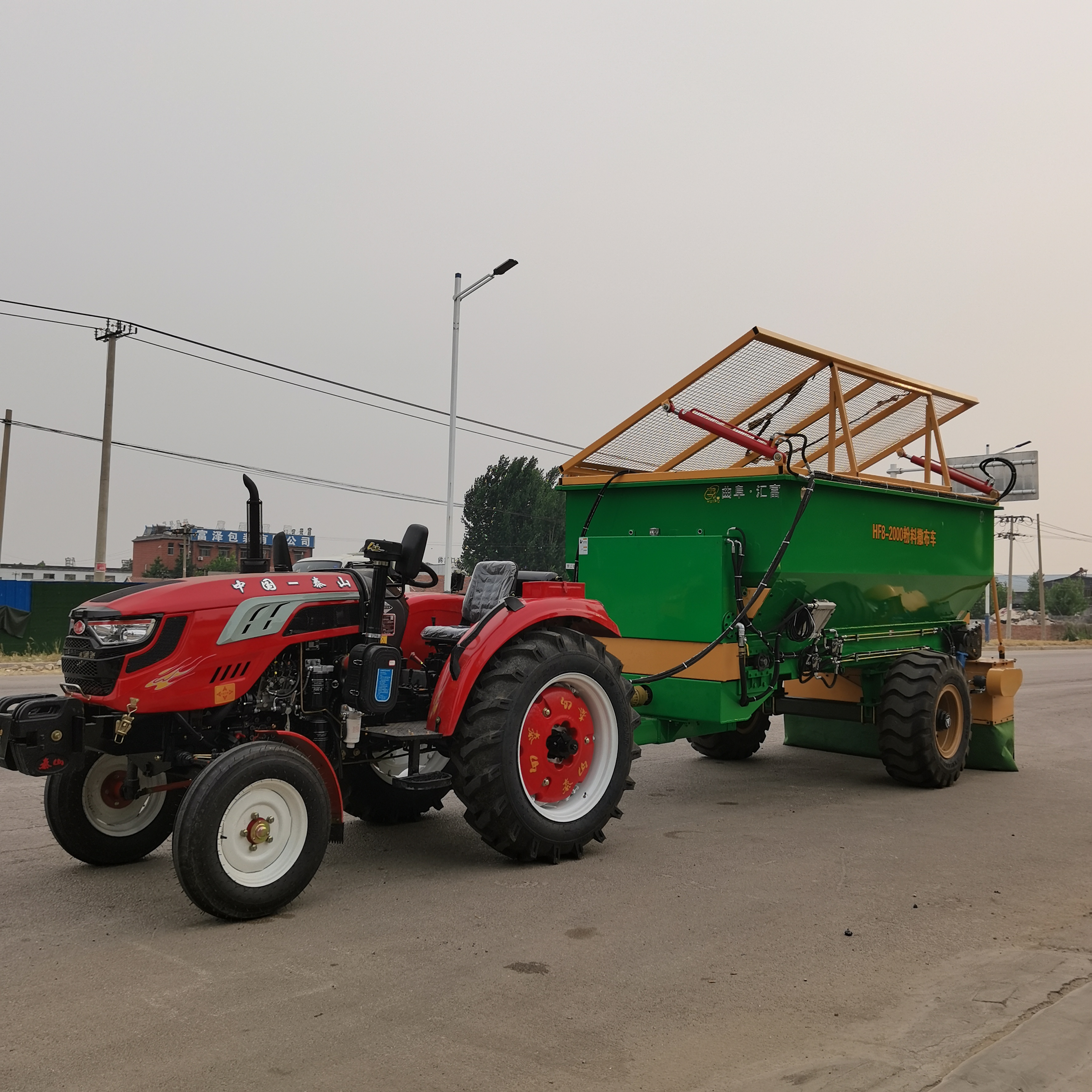 匯富灰料撒料車白灰撒灰機(jī)水泥灰料撒布車拖拉機(jī)帶動攤鋪機(jī)