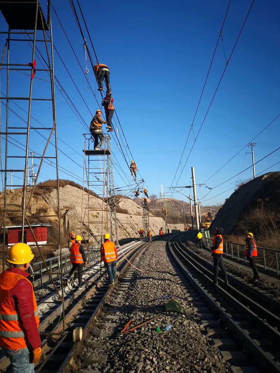 黑色鐵路地鐵用恒龍?zhí)蒈囦摴懿馁|(zhì)登高車檢測工具齊全