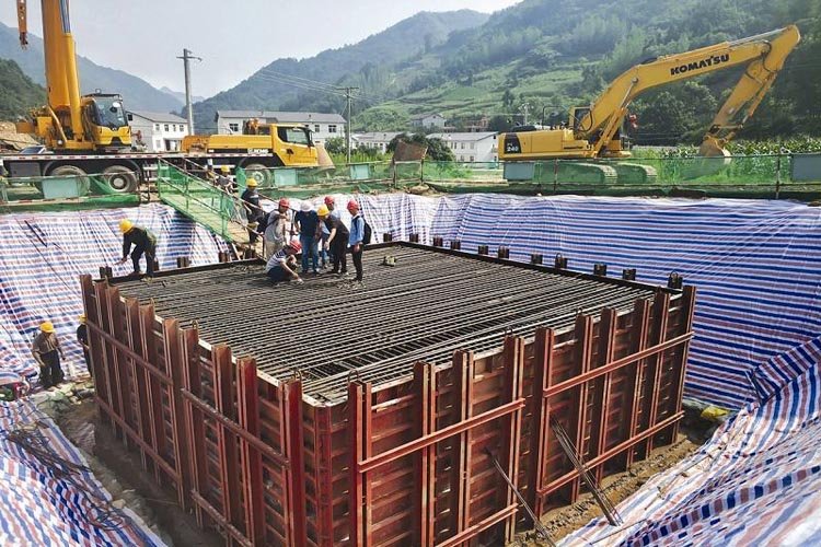 廠家定制管廊模板高速公路橋梁建設(shè)用平整度高