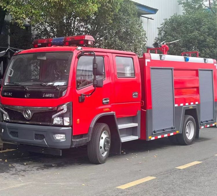 森林消防車四驅(qū)雙排灑水車北汽勇士越野森林巡邏救火車射程40米